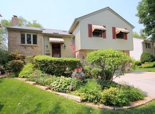 138 Midway Ln, Vernon Hills, IL