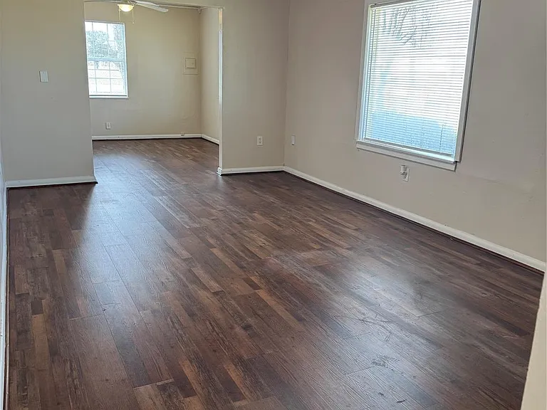 5702 Pine Ave — Photo 10