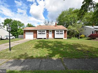 17 Glenview Dr, Cinnaminson, NJ 08077