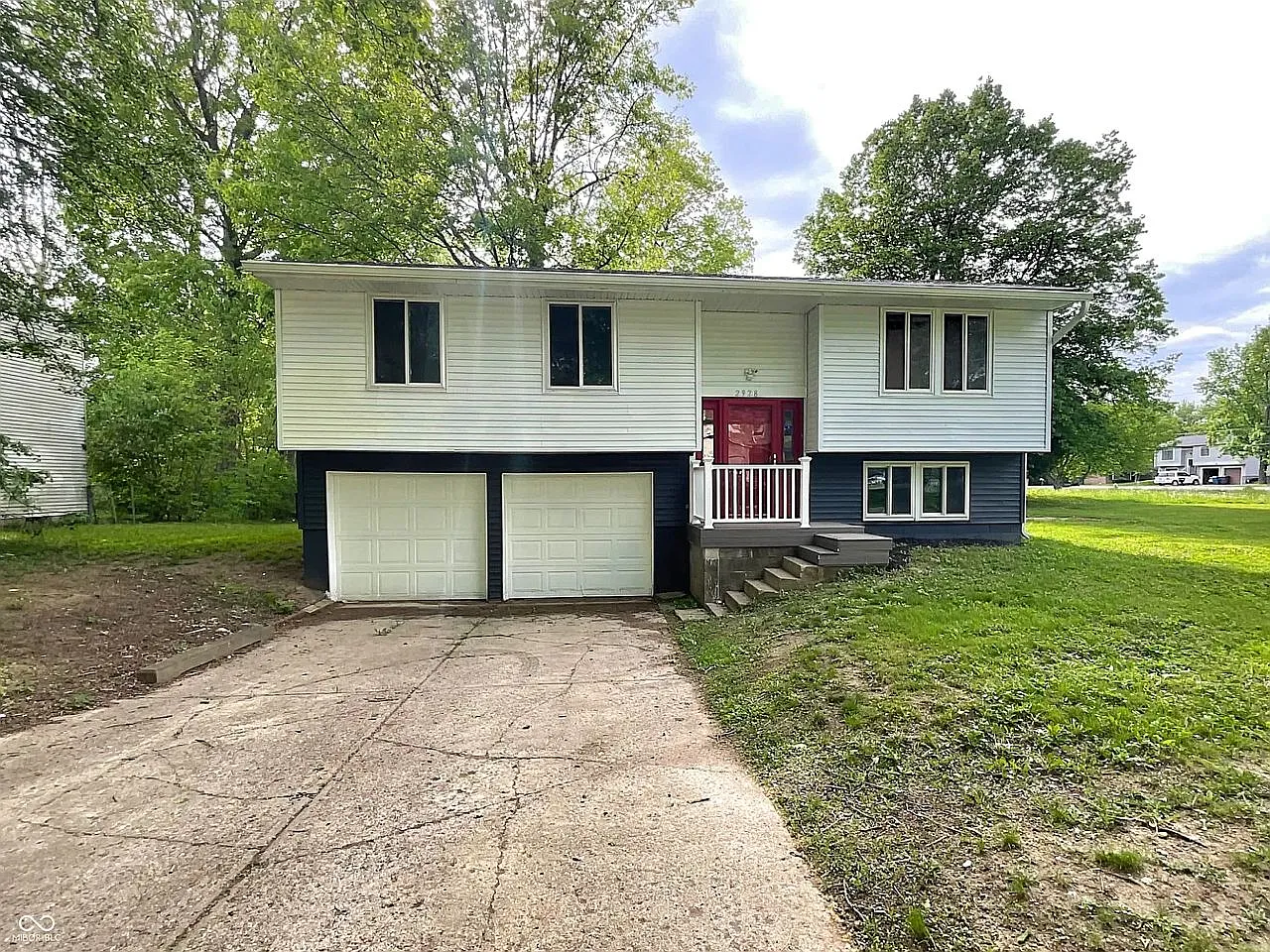 2502 N Sheffield Dr photo 1