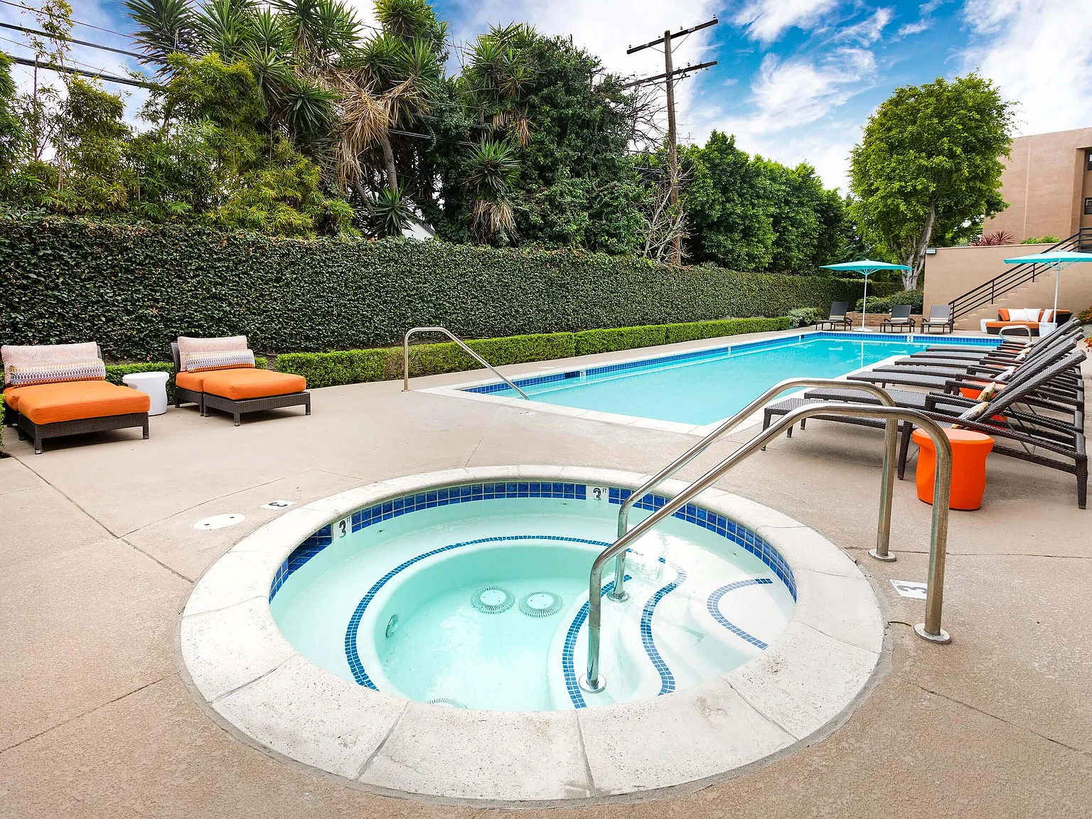 Burbank Gardens Apartments — Photo 2