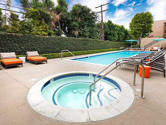 4th image of 14614 Burbank Blvd APT 206