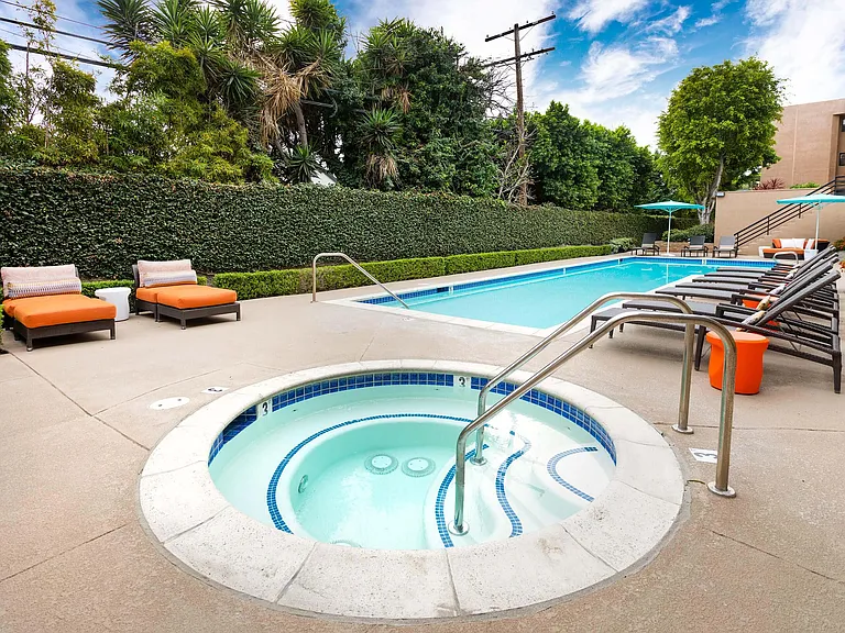 Burbank Gardens Apartments — Photo 4