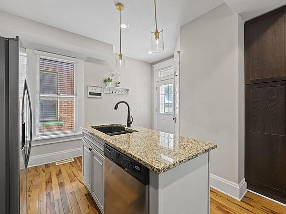 4th image of 317 Tappan St