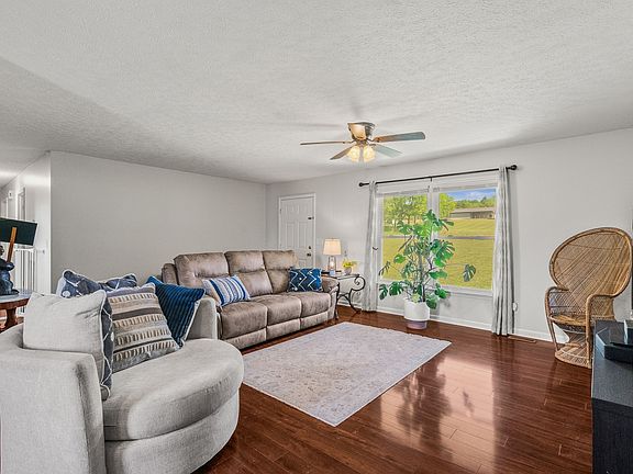 4th image of 3922 Armstrong Rd