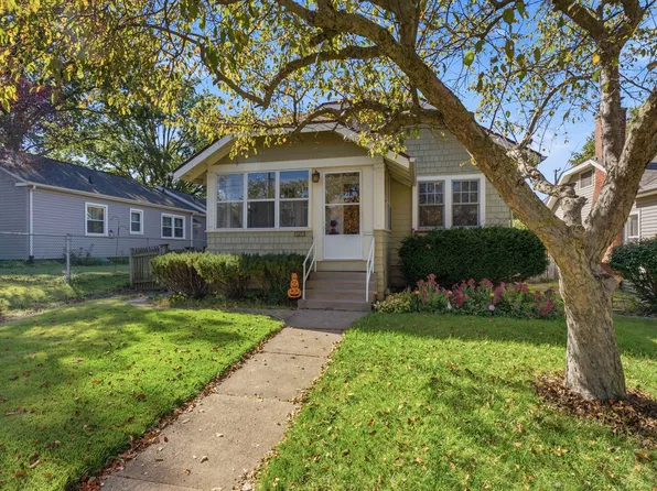 2910 Arlington Ave, Davenport, IA 52803