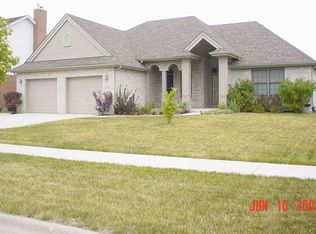 8201 Chesterton Dr, Woodridge, IL 60517