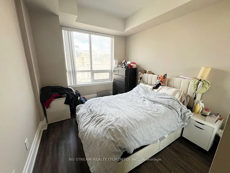 39 Upper Duke Cres #423 — Photo 11