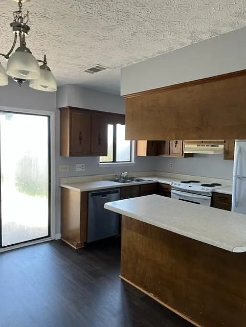 2 bed, 1.5 bath, 1008 sqft, $1,300 — Photo 4