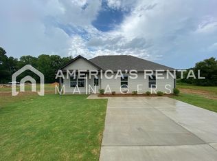 322 Sunlight Cir, Talladega, AL 35160