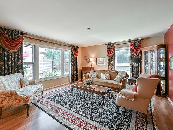 5th image of 942 Dartmouth Dr