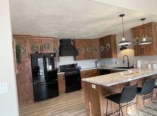 18299 165th St, Danville, IA 52623