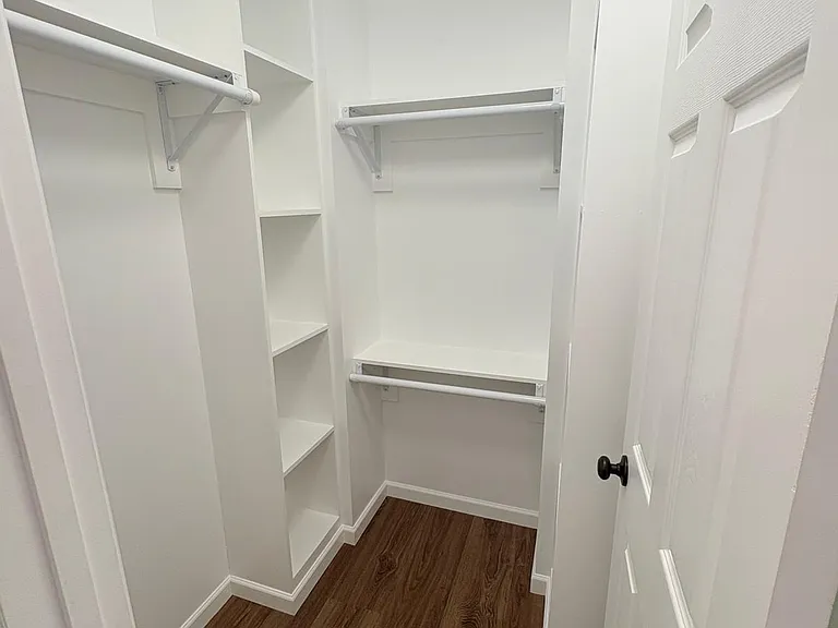 538 E State St — Photo 14