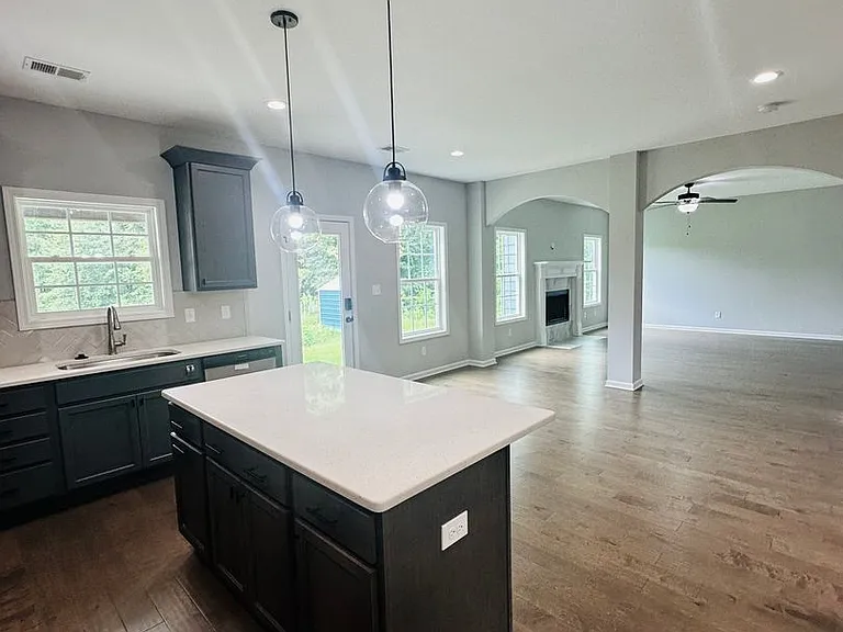 317 Shoshone Cir — Photo 8