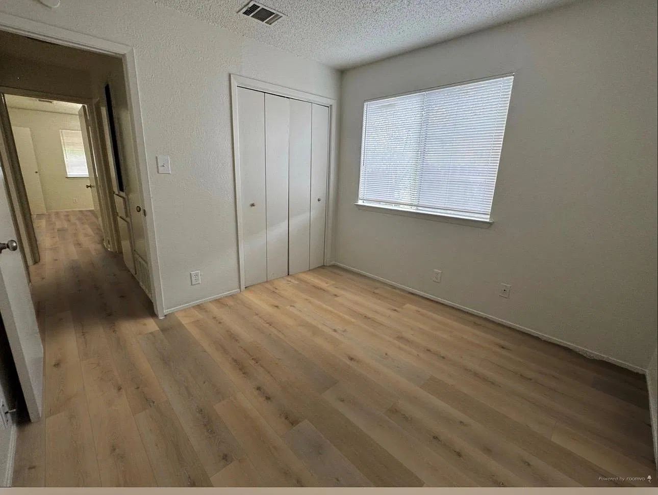 2 bed, 1.0 bath, 1895 sqft, $1,300 — Photo 4