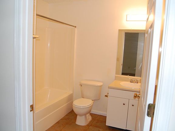 3rd image of 151 Winter Chase Ln