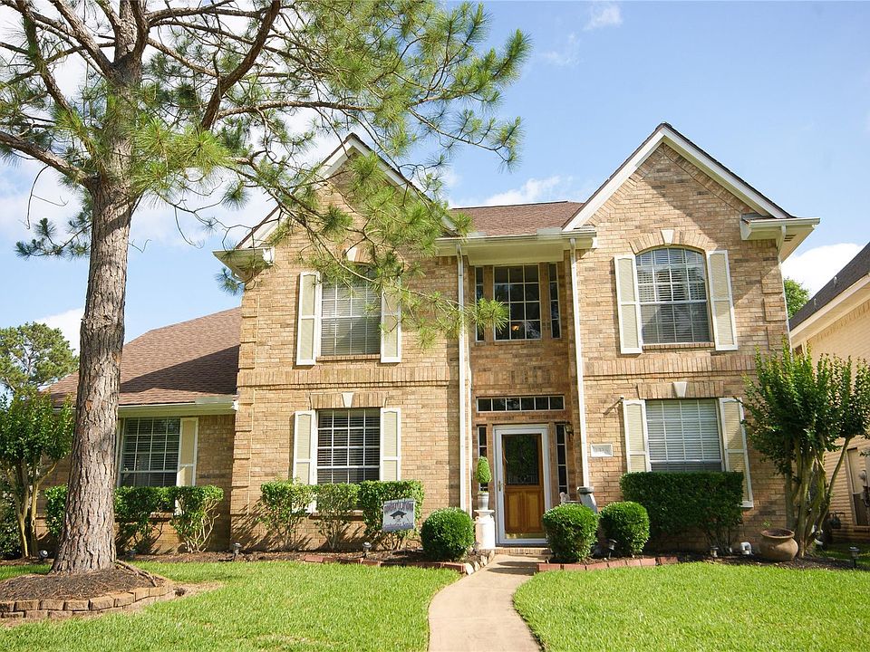 1st image of 2328 S Lake Dr