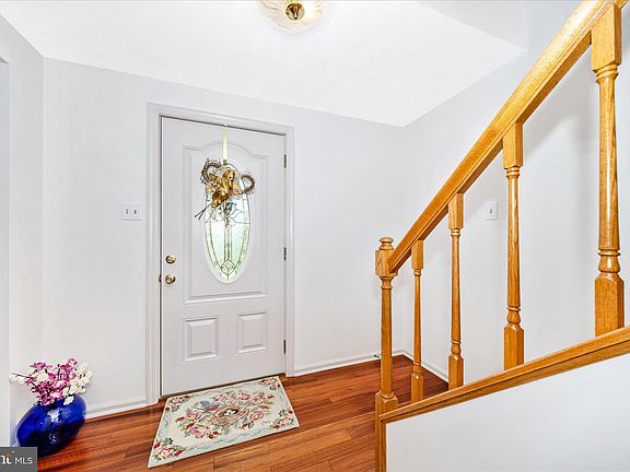 4th image of 1149 Marthas Ct E