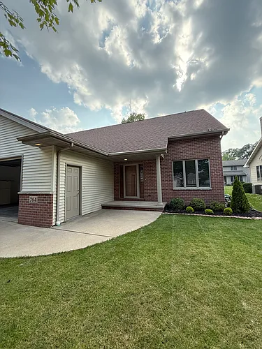 704 Highview Ln Photo 1