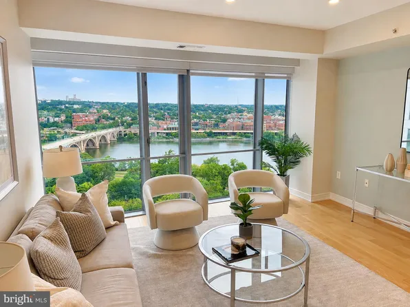 1111 19th St N APT 2110, Arlington, VA 22209