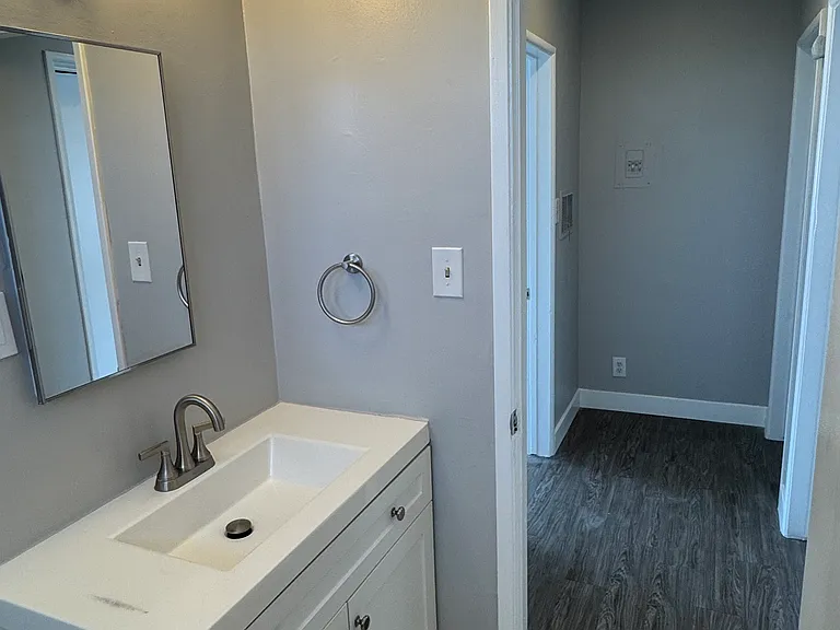 740 W 21st St #3 — Photo 7