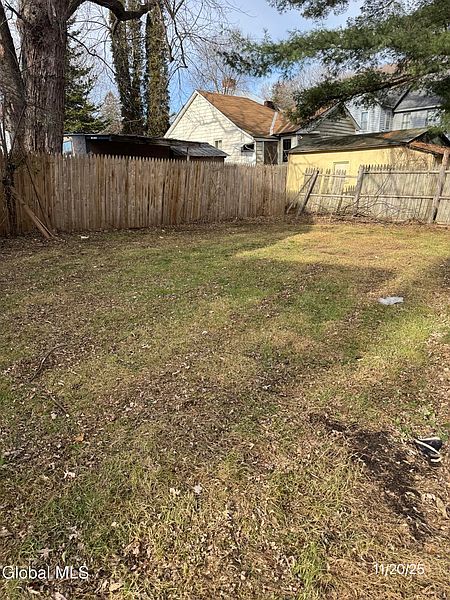 4th image of 102 W 8th Avenue