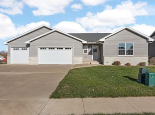 1332 Stratton Dr NE, Cedar Rapids, IA 52402