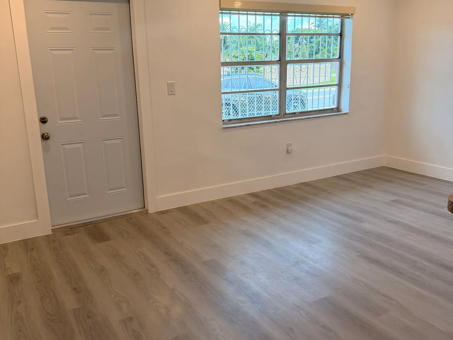 2 bed, 800 sqft, $2,400 — Photo 2