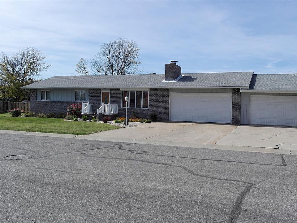 1st image of 203 Fairway Dr