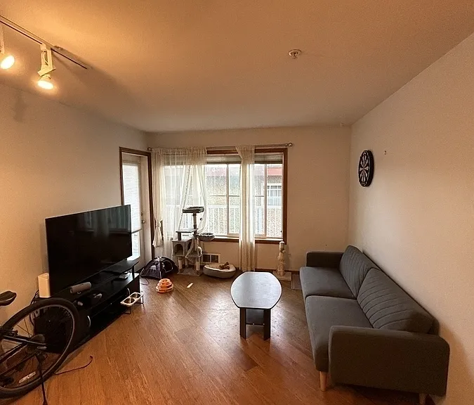 2111 Waverly Pl N #202 — Photo 2