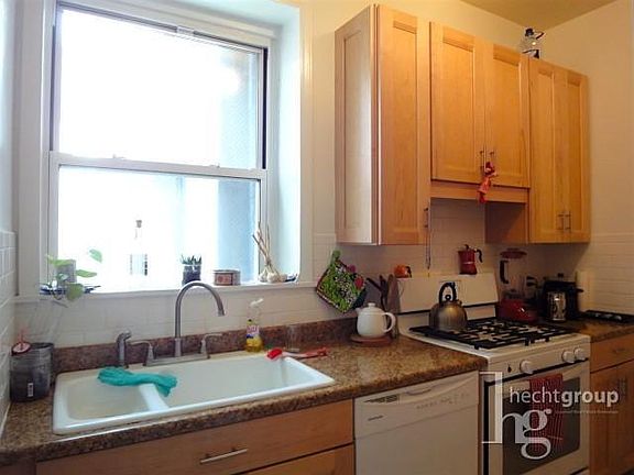 4th image of 136 E 30th St APT 3