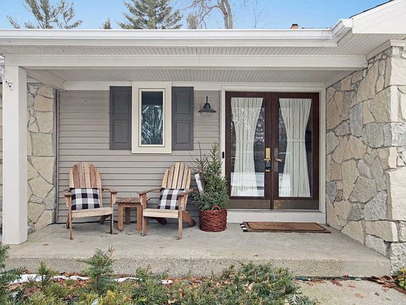 3rd image of 341 Pebble Beach Dr SE
