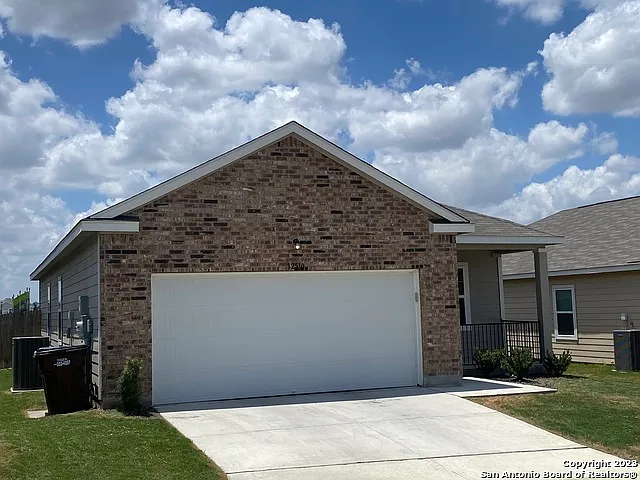 3 bed, 2.0 bath, 1212 sqft, $1,525 — Photo 3