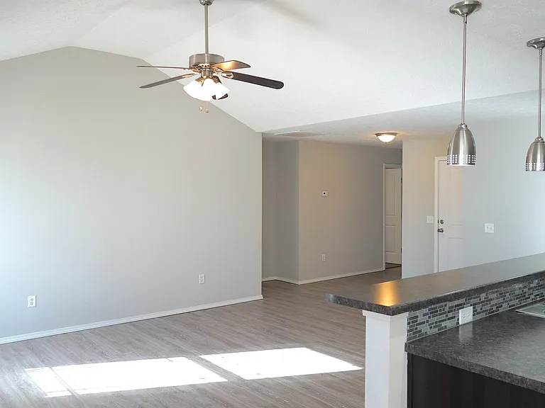 2504 W Cover Dr — Photo 7