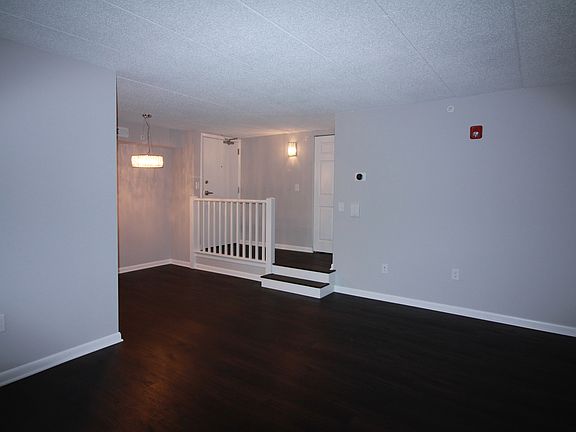 5th image of 73 Pier Dr APT 104