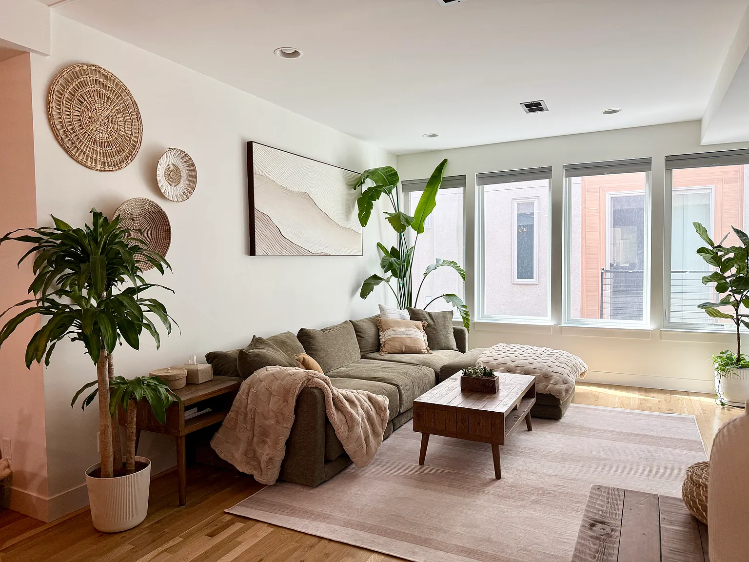 2 bed, 1660 sqft, $4,000 — Photo 1