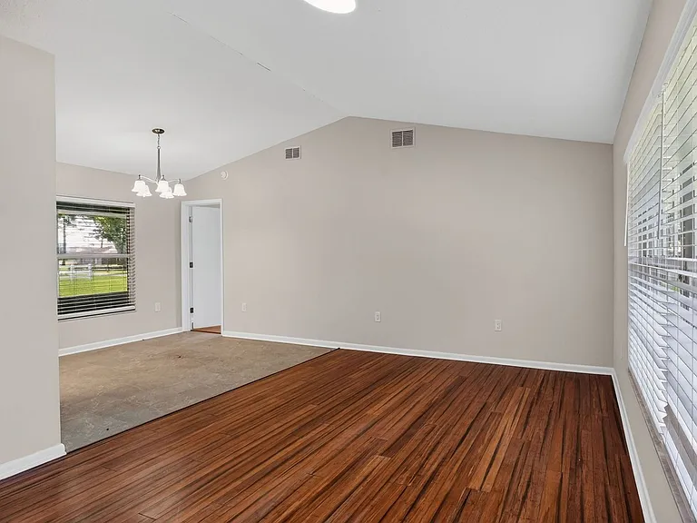 1201 Burlington Ct — Photo 15