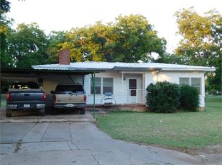 208 Paloma St, Winters, TX 79567