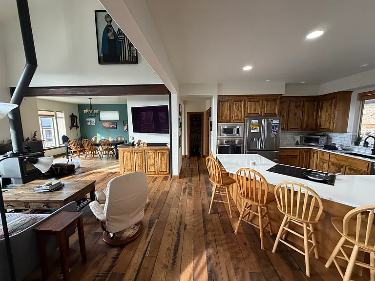 1384 NW Ogden Ave — Photo 2