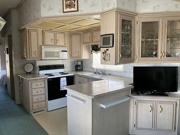 4th image of 6649 E 32nd St #208