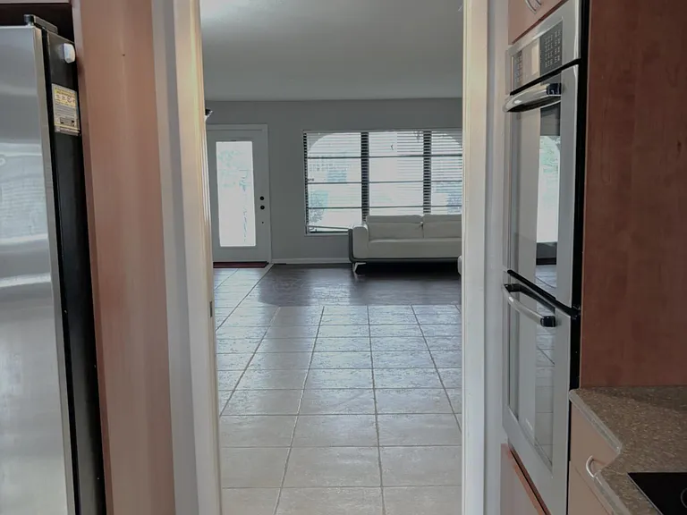 202 SW Crescent Ave — Photo 5