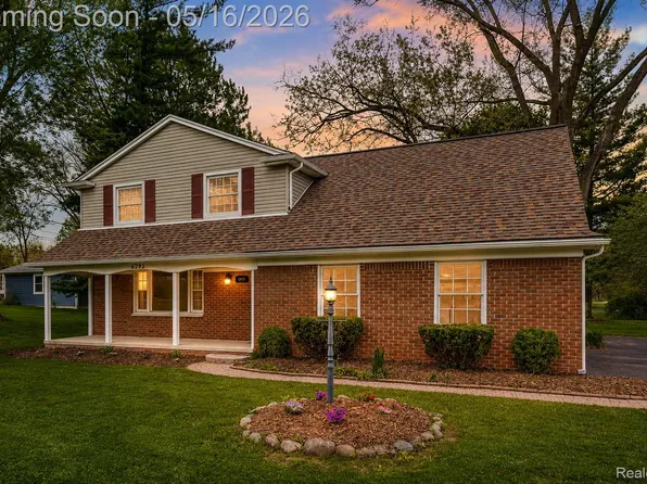 6295 Vernmoor St, Troy, MI 48098