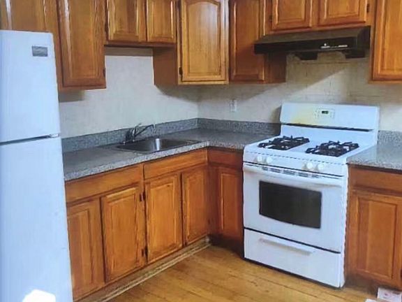3rd image of 30-49 Linden Pl #1