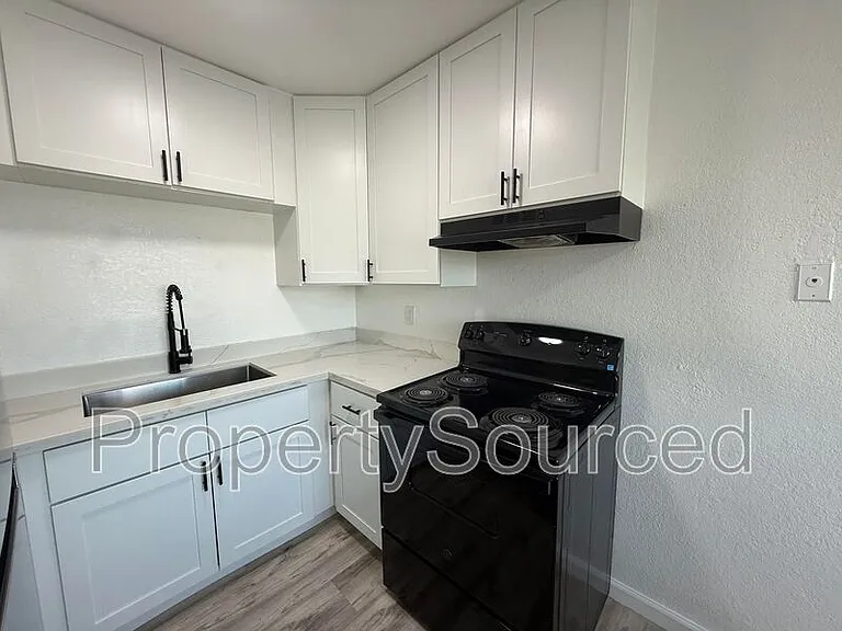 911 H St #2 — Photo 11