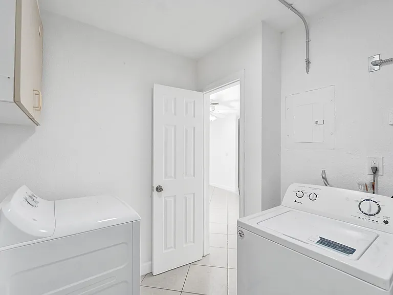 4360 NE 13th Ave — Photo 22
