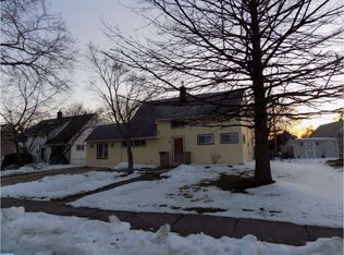 89 Nearwood Ln, Levittown, PA