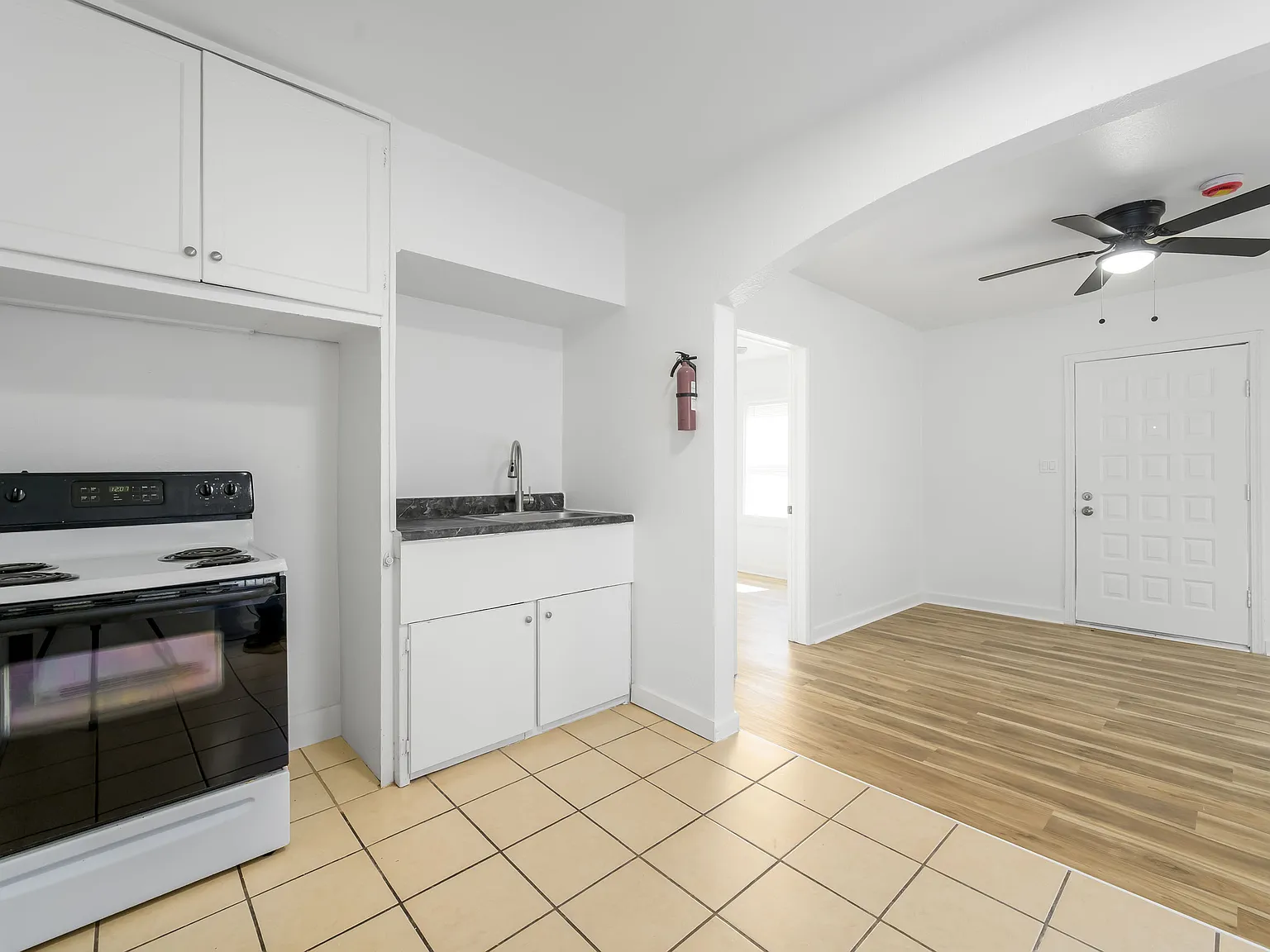 826 N Oliver — Photo 3