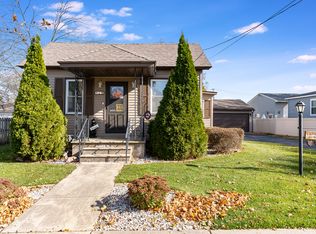 19 Railroad St, Gilberts, IL 60136