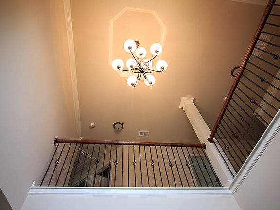 3rd image of 20 Stanley Dr