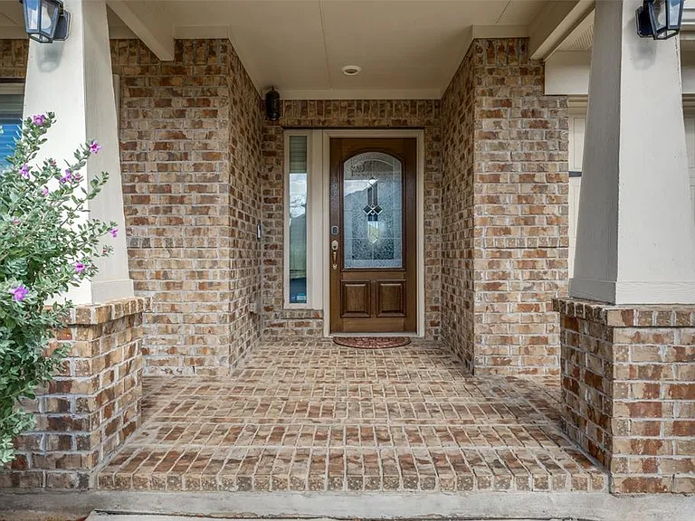 1913 Pavilion Ln — Photo 5